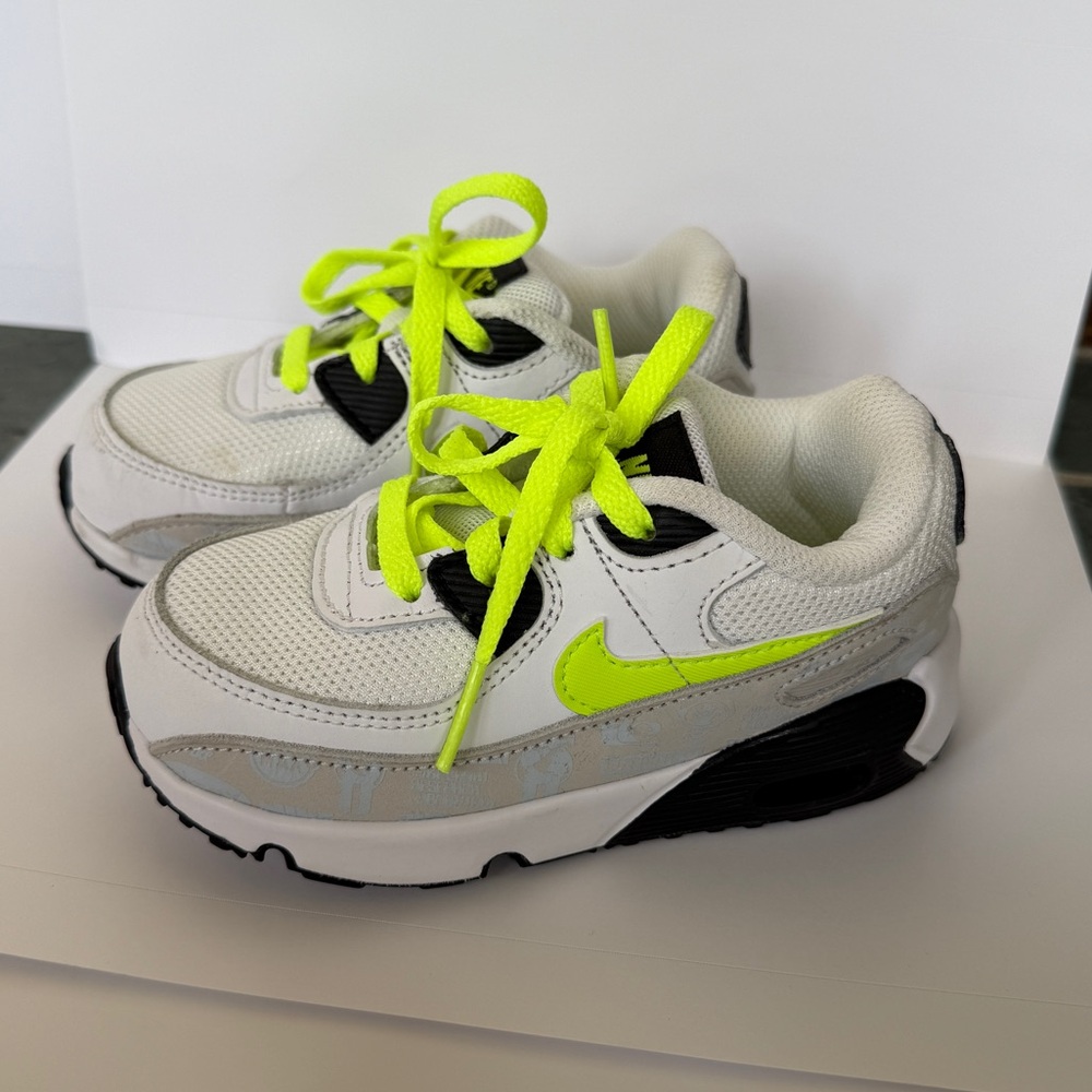 NIKE Little Kids AirMax 90 Sneakers size 8